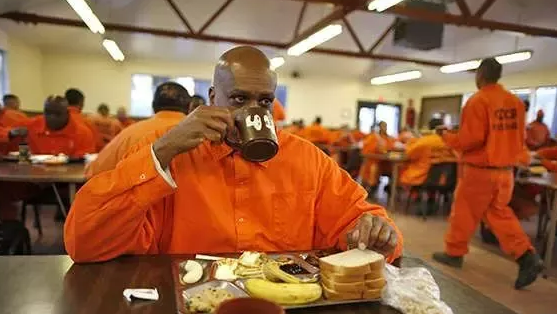 What Do You Eat in Jail Federal Prison vs State Prison Food